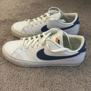 Nike sport shoes